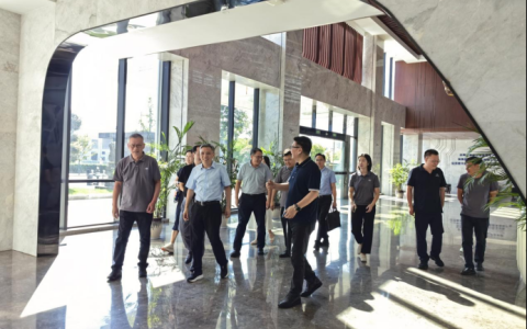 攜手共進，智造未來——金華職業(yè)技術(shù)大學校長梁克東一行到訪杭機股份